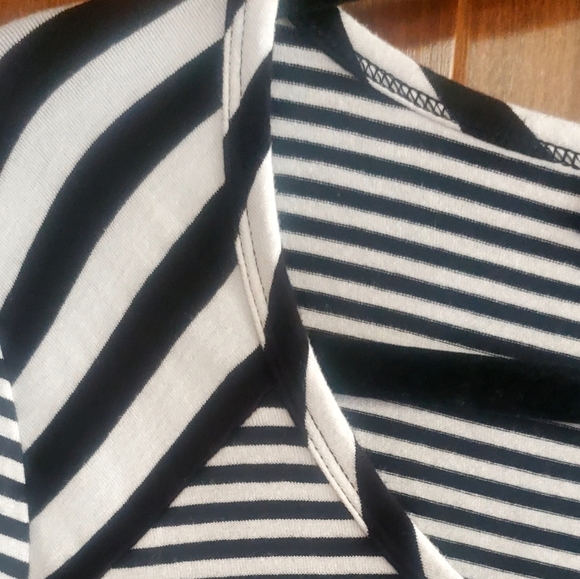 Jennifer Lopez Bk/Wh Stripe Knit Top w/ 3/4 Sleeves size XS - Picture 7 of 9